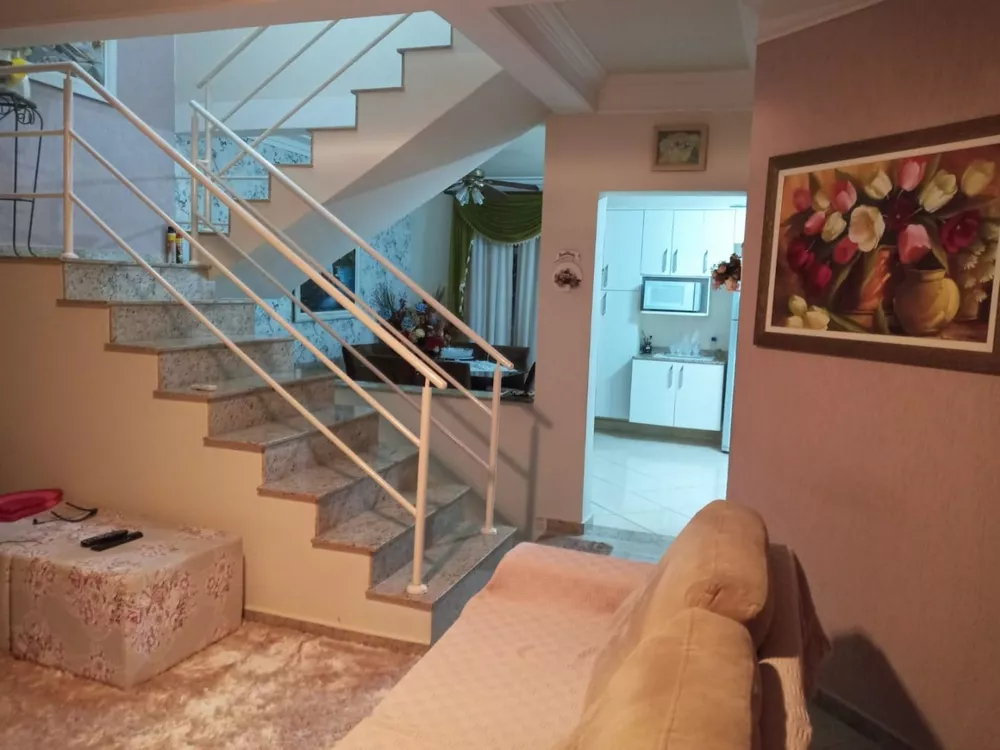 Casa à venda com 3 quartos, 253m² - Foto 2