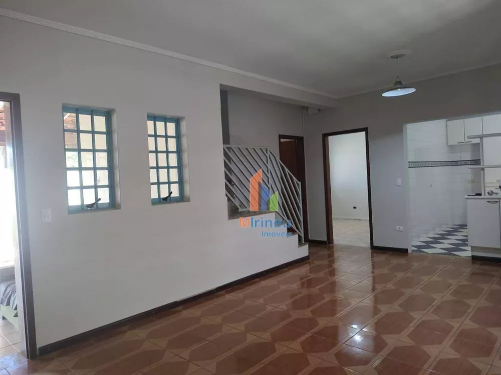 Casa à venda e aluguel com 4 quartos, 180m² - Foto 2