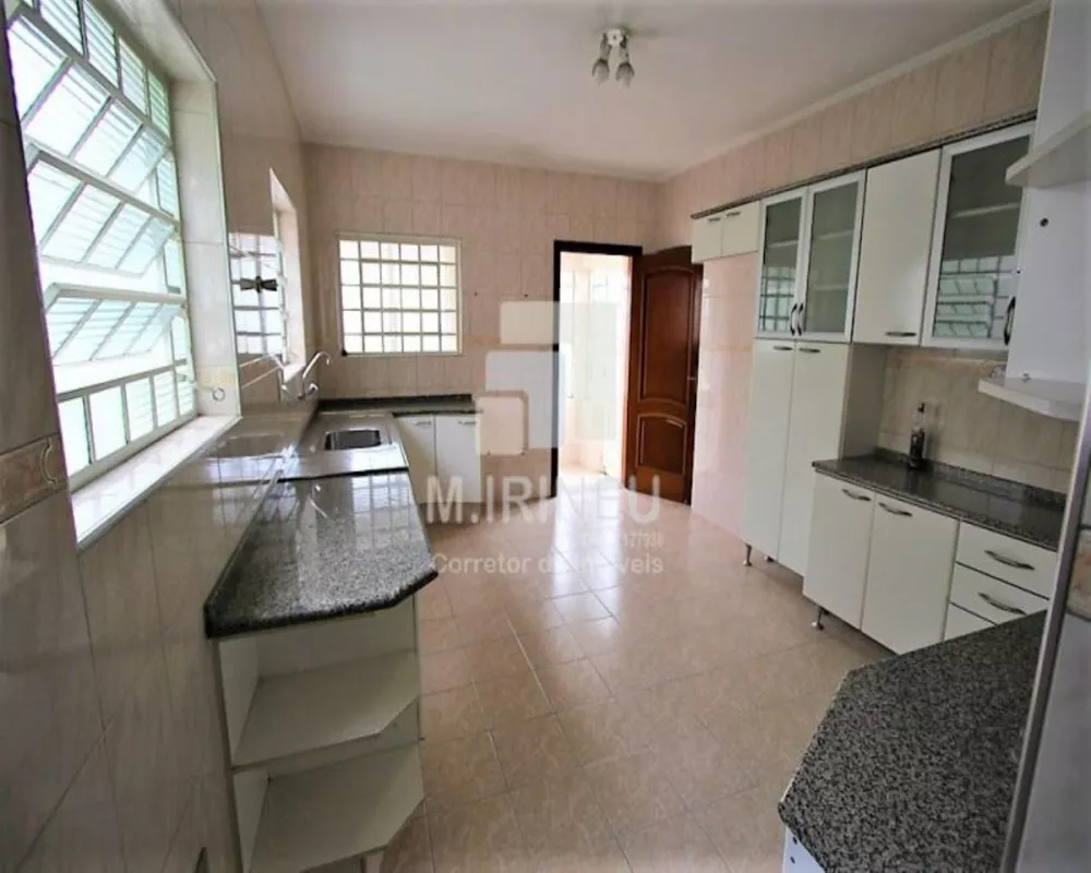 Casa à venda com 4 quartos, 250m² - Foto 2