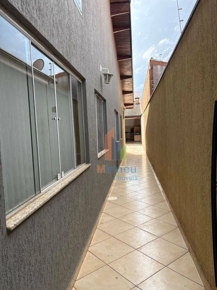 Casa, 4 quartos, 208 m² - Foto 2