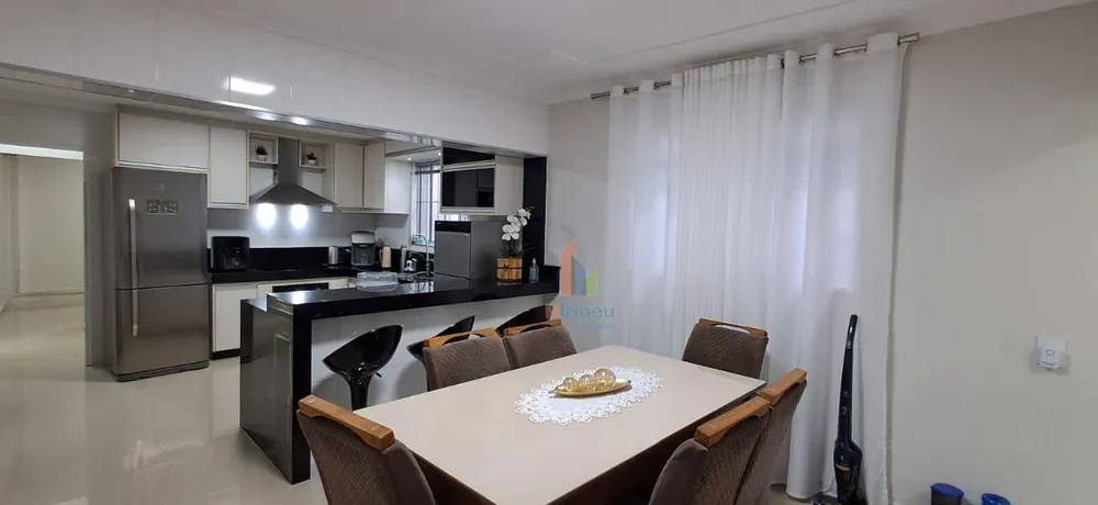 Casa, 6 quartos, 323 m² - Foto 11