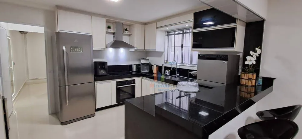 Casa, 6 quartos, 323 m² - Foto 1