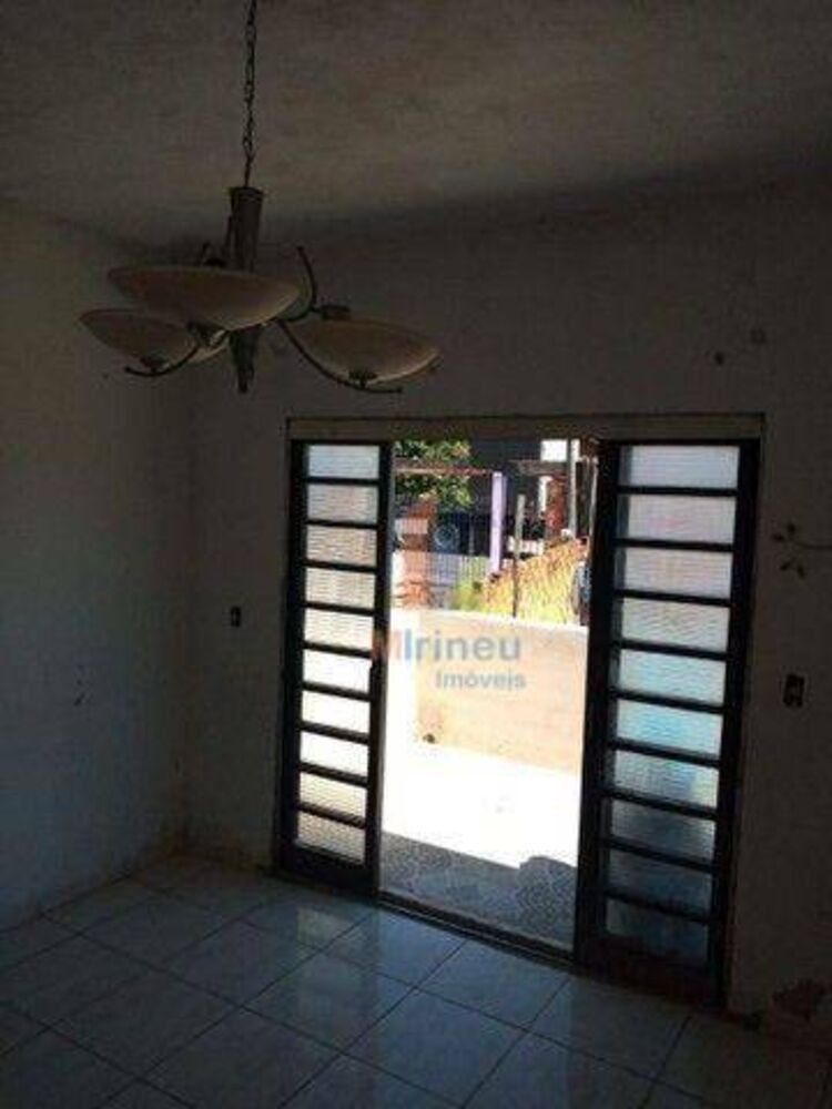 Casa à venda com 3 quartos, 250m² - Foto 2