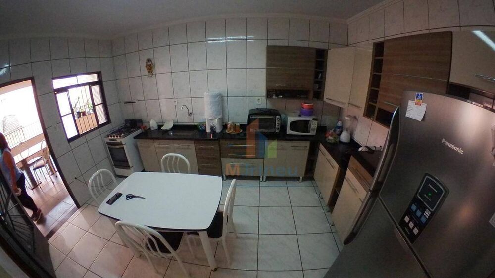 Casa à venda com 2 quartos, 200m² - Foto 5