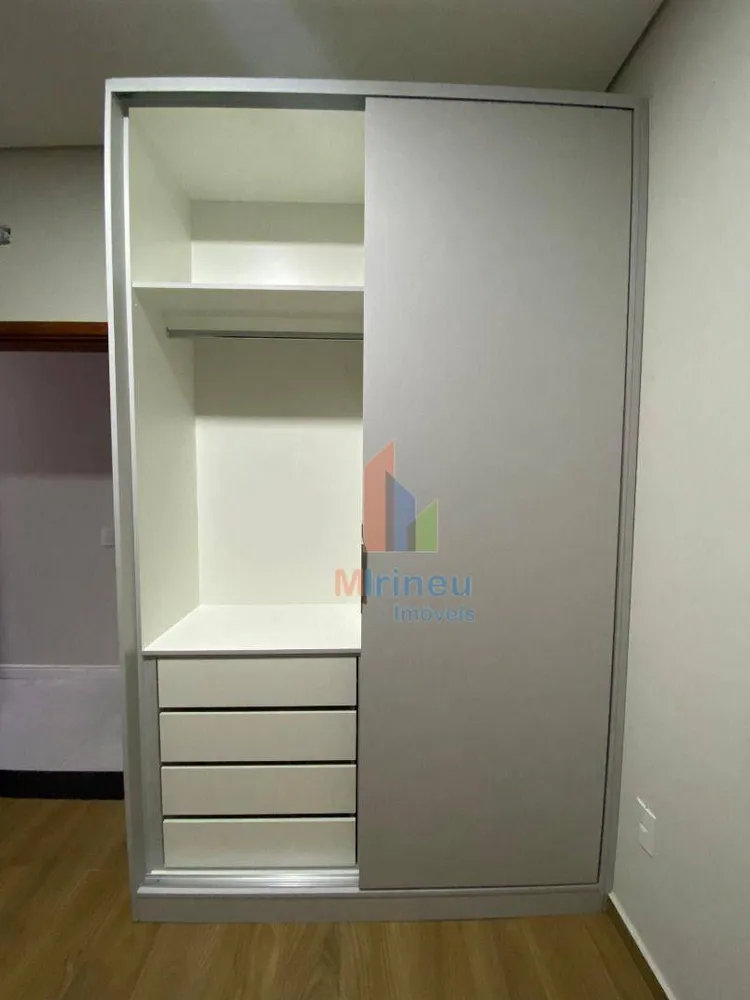 Casa, 3 quartos, 220 m² - Foto 1