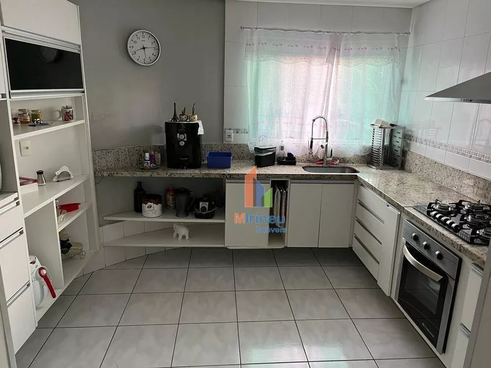 Casa de Condomínio à venda com 4 quartos, 200m² - Foto 4