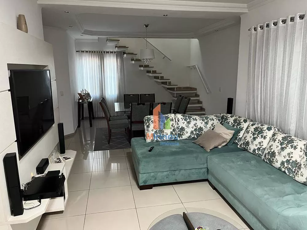 Casa de Condomínio à venda com 4 quartos, 200m² - Foto 1