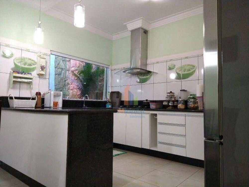 Casa, 4 quartos, 275 m² - Foto 1