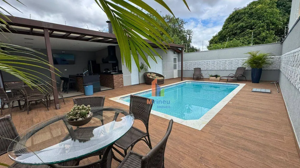 Casa, 3 quartos, 250 m² - Foto 1