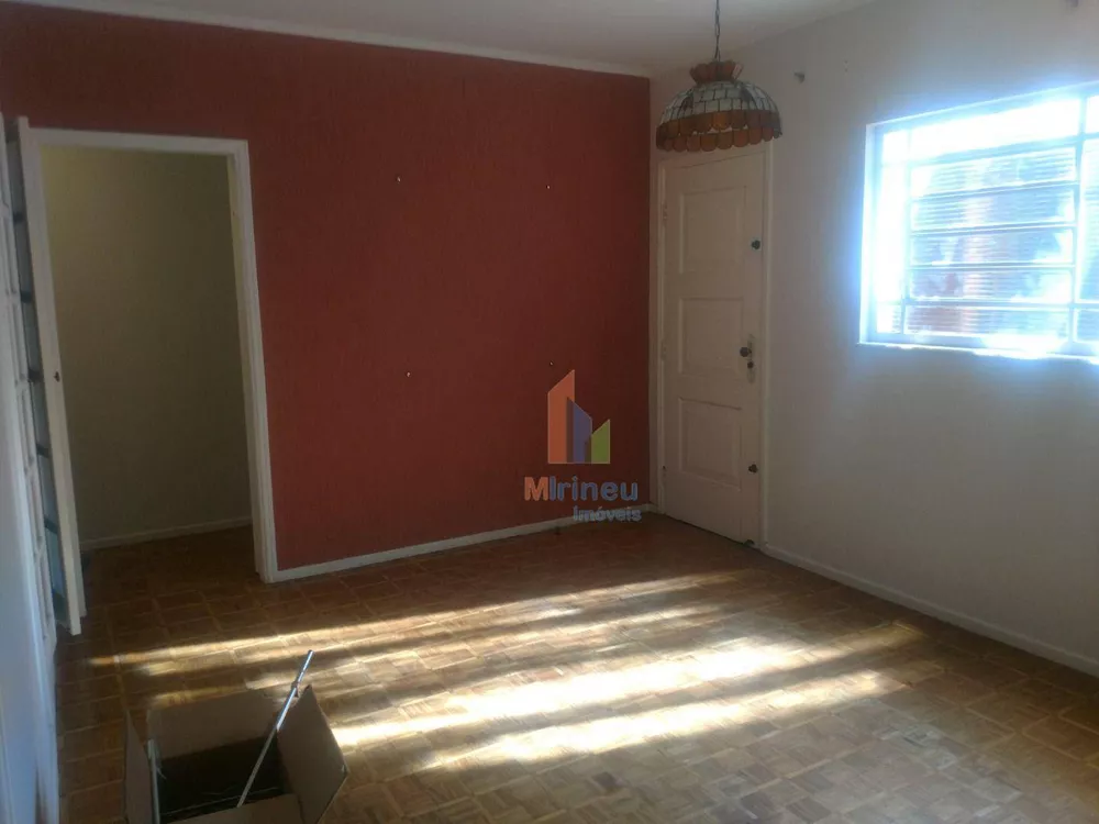 Casa à venda com 3 quartos, 200m² - Foto 1