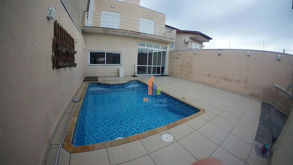 Casa à venda com 3 quartos, 240m² - Foto 1