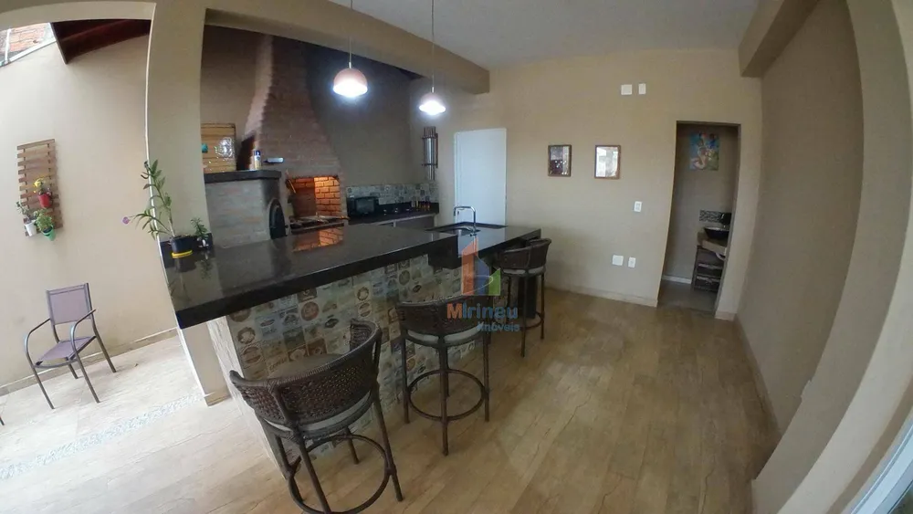 Casa, 3 quartos, 243 m² - Foto 1