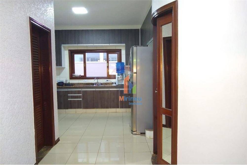 Sobrado, 5 quartos, 290 m² - Foto 4