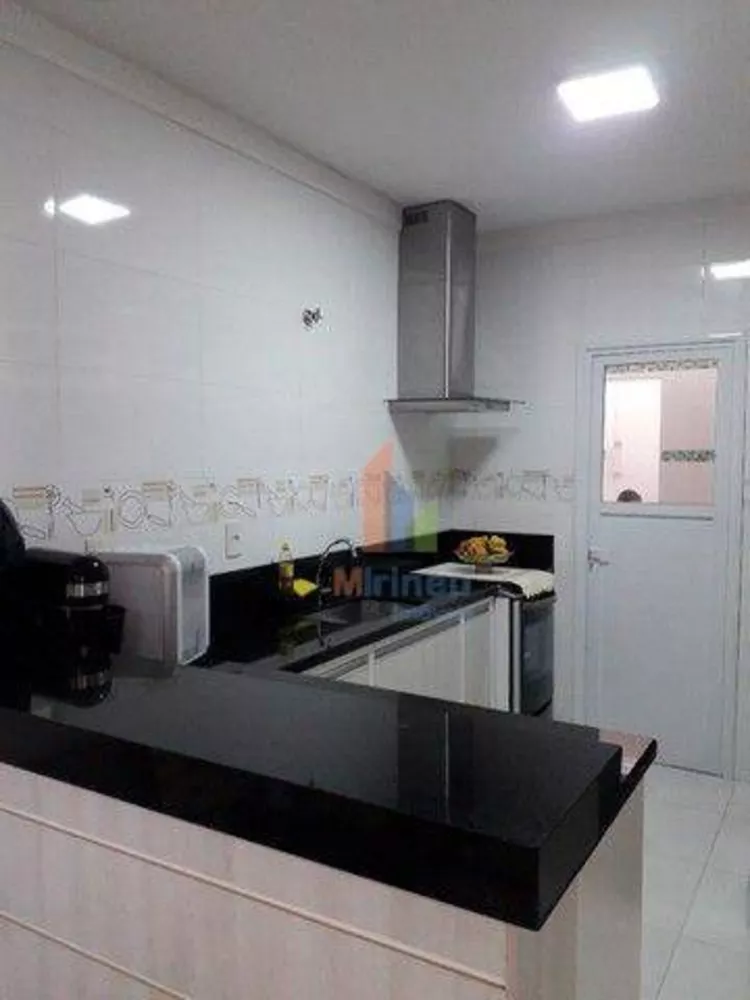 Casa à venda com 3 quartos, 200m² - Foto 3