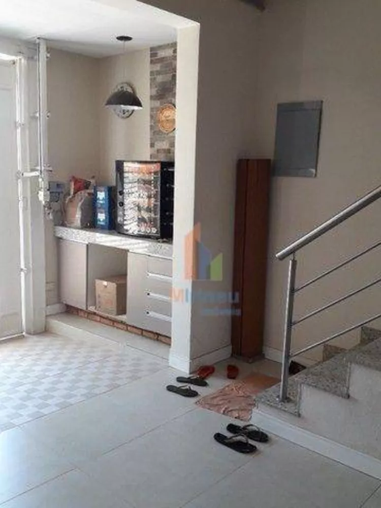 Casa à venda com 3 quartos, 200m² - Foto 1