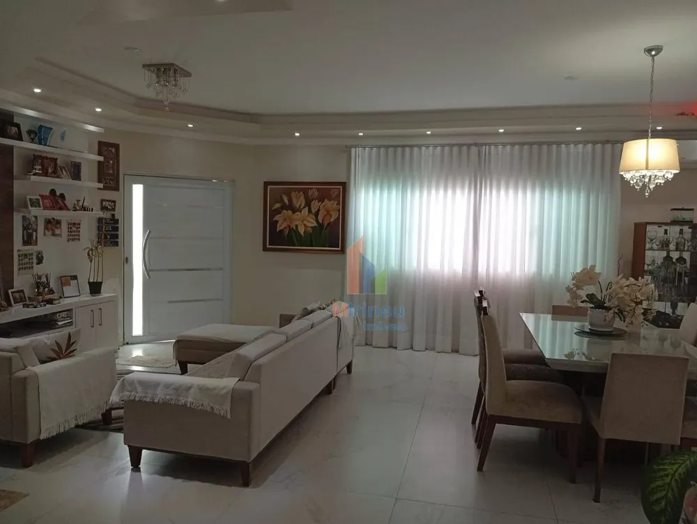 Casa, 3 quartos, 206 m² - Foto 2