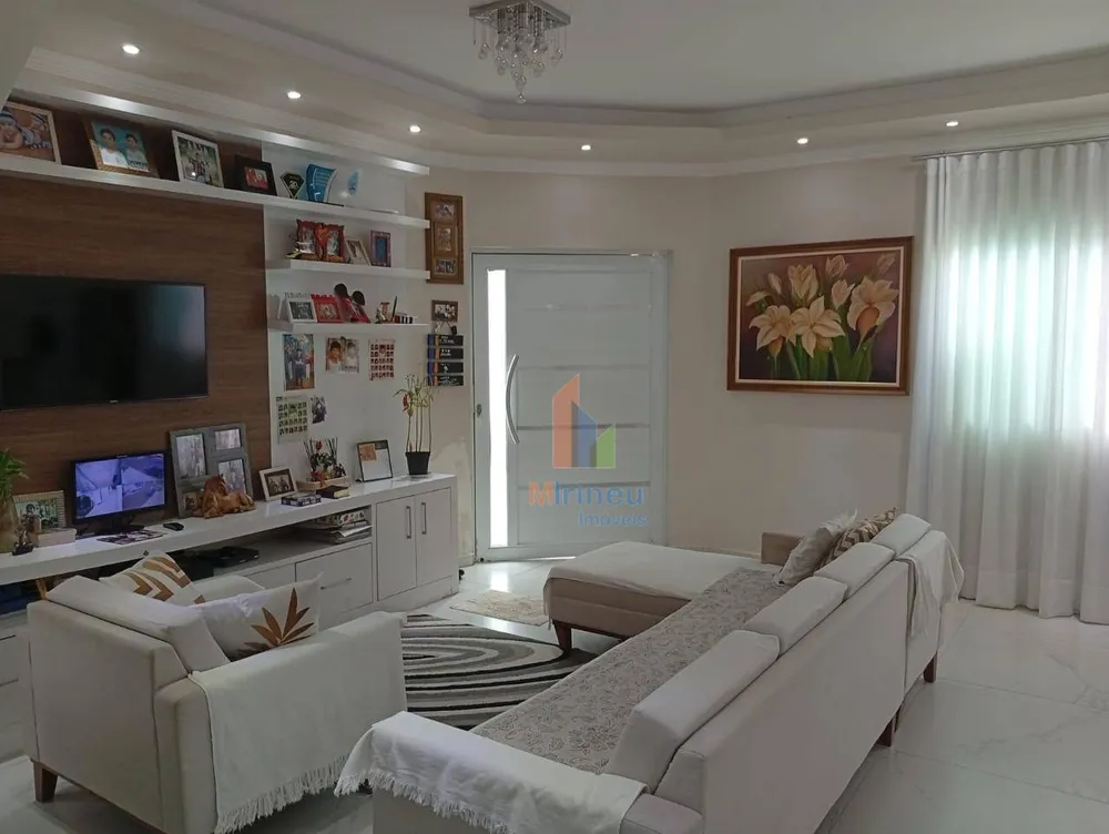 Casa, 3 quartos, 206 m² - Foto 1