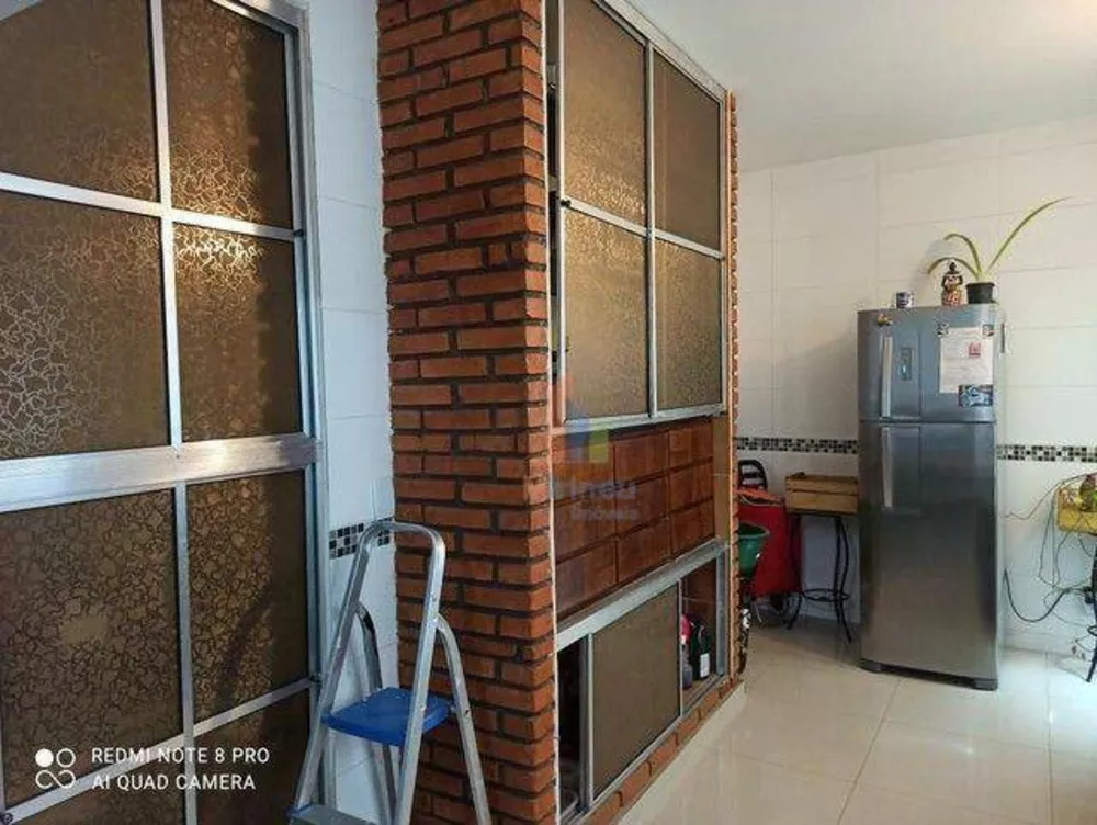 Casa à venda com 3 quartos, 227m² - Foto 4