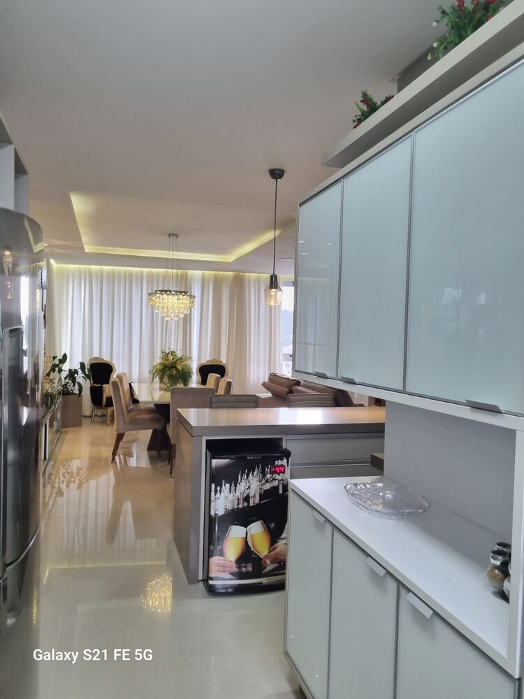 Apartamento à venda com 3 quartos, 135m² - Foto 2