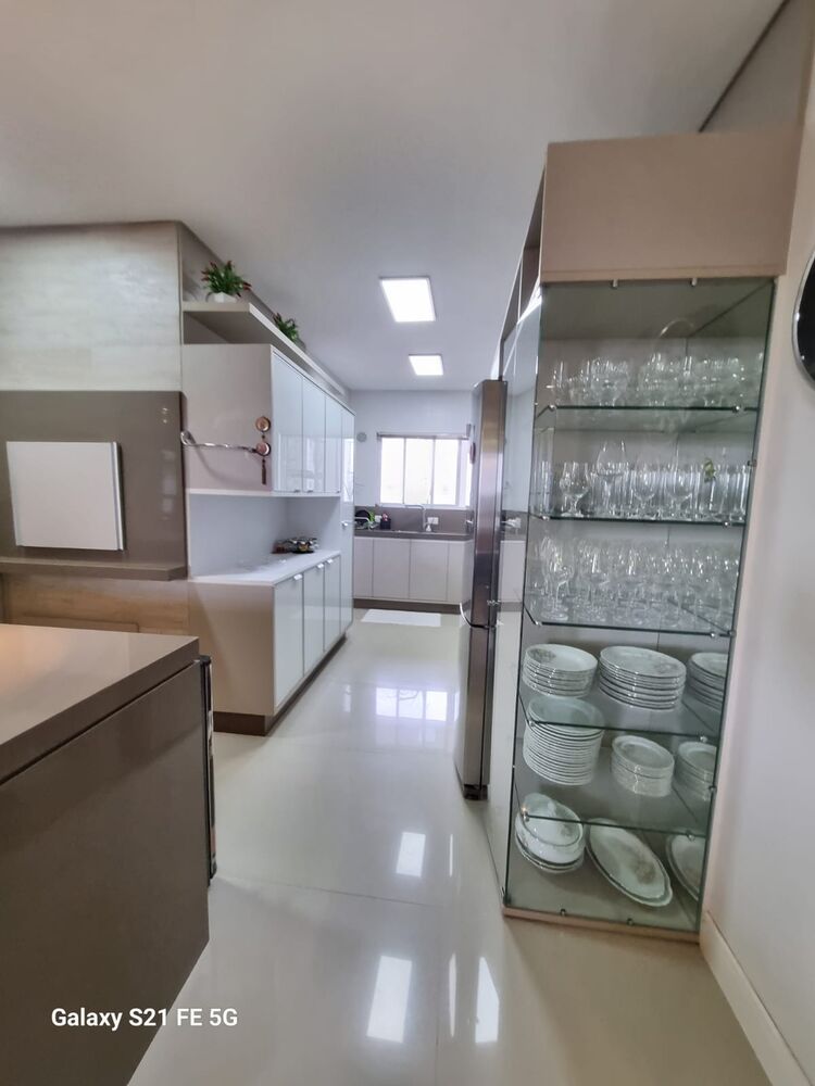 Apartamento à venda com 3 quartos, 135m² - Foto 3