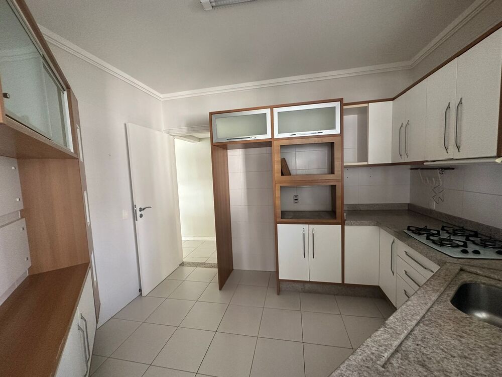 Apartamento à venda com 3 quartos, 124m² - Foto 2