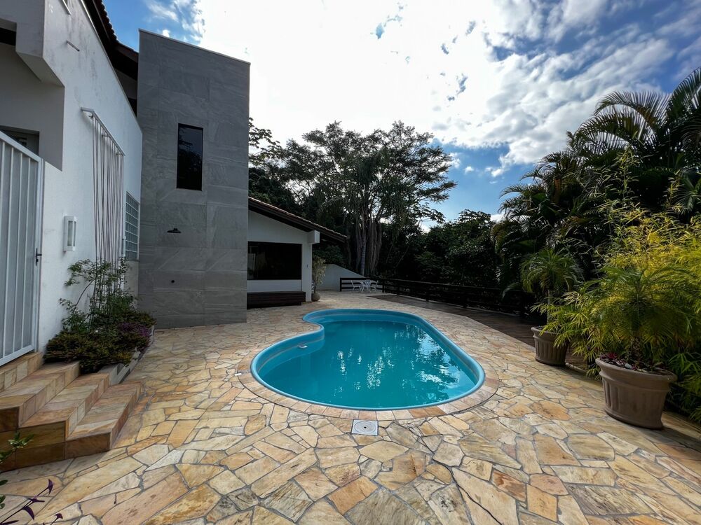 Sobrado à venda com 4 quartos, 328m² - Foto 1