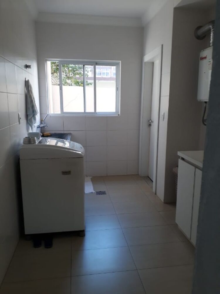 Casa de Condomínio à venda com 4 quartos, 350m² - Foto 2