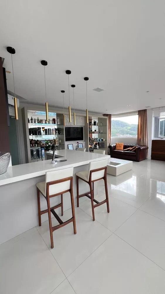Cobertura, 3 quartos, 195 m² - Foto 4