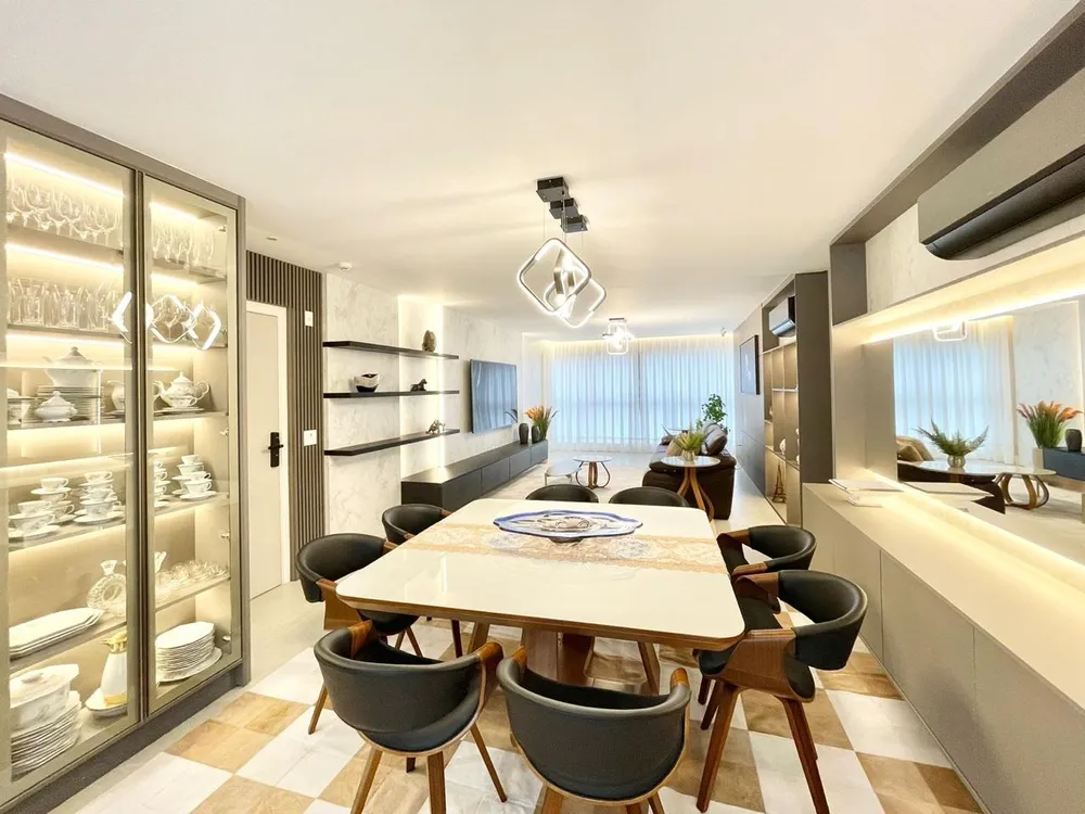 Apartamento, 4 quartos, 221 m² - Foto 1