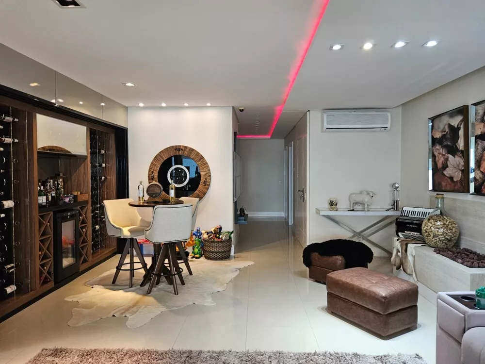 Apartamento, 3 quartos, 206 m² - Foto 1