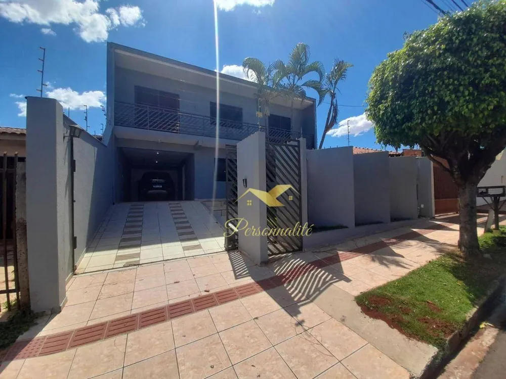 Casa, 4 quartos, 230 m² - Foto 1