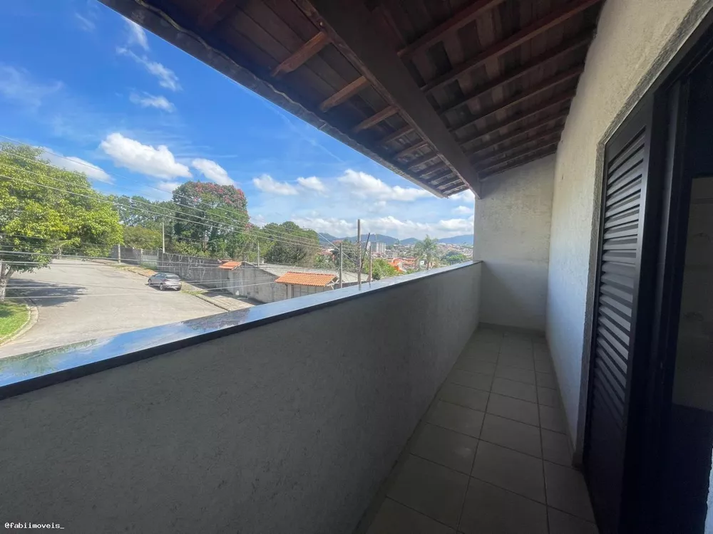 Sobrado à venda com 3 quartos, 180m² - Foto 1