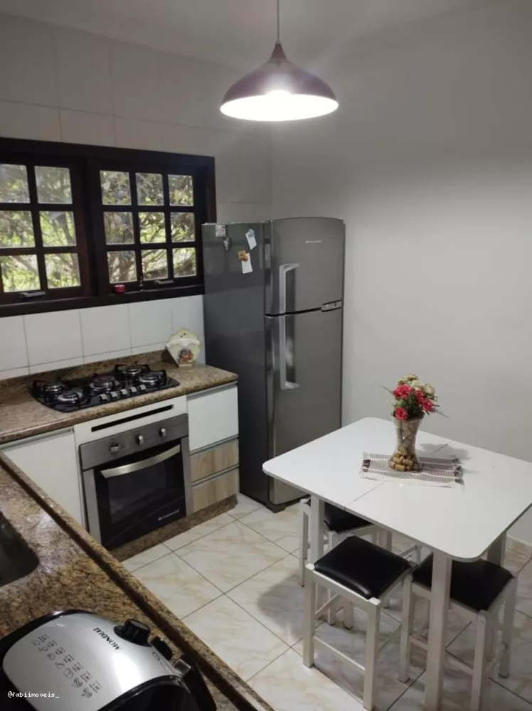 Casa à venda com 3 quartos, 190m² - Foto 1