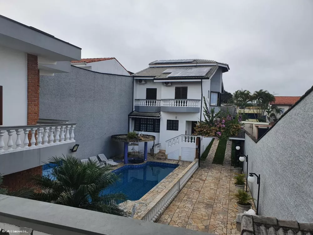 Casa à venda com 3 quartos, 500m² - Foto 1