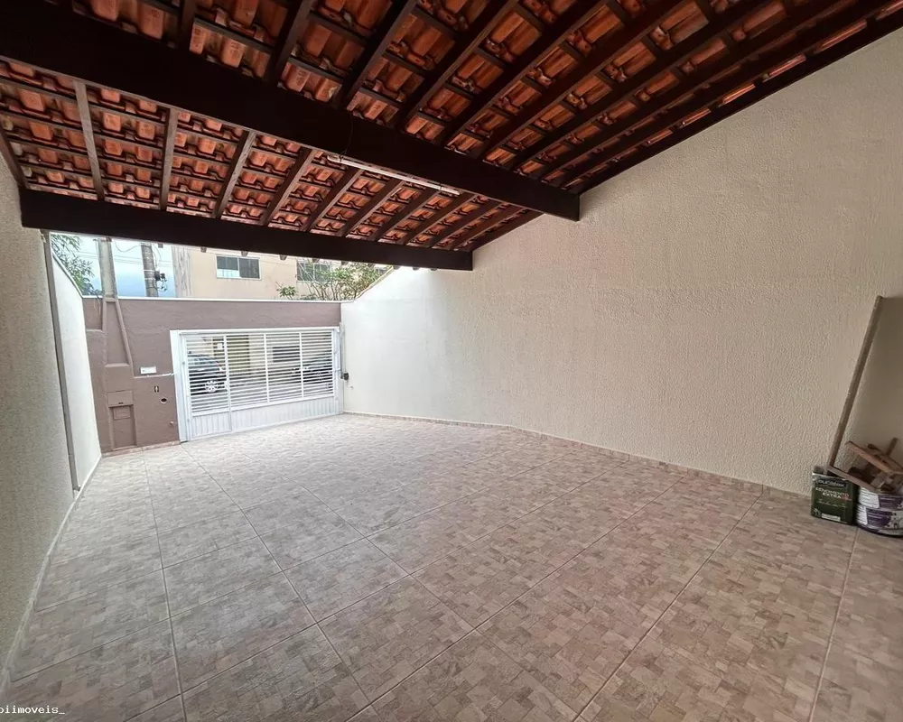 Casa à venda com 3 quartos, 250m² - Foto 1