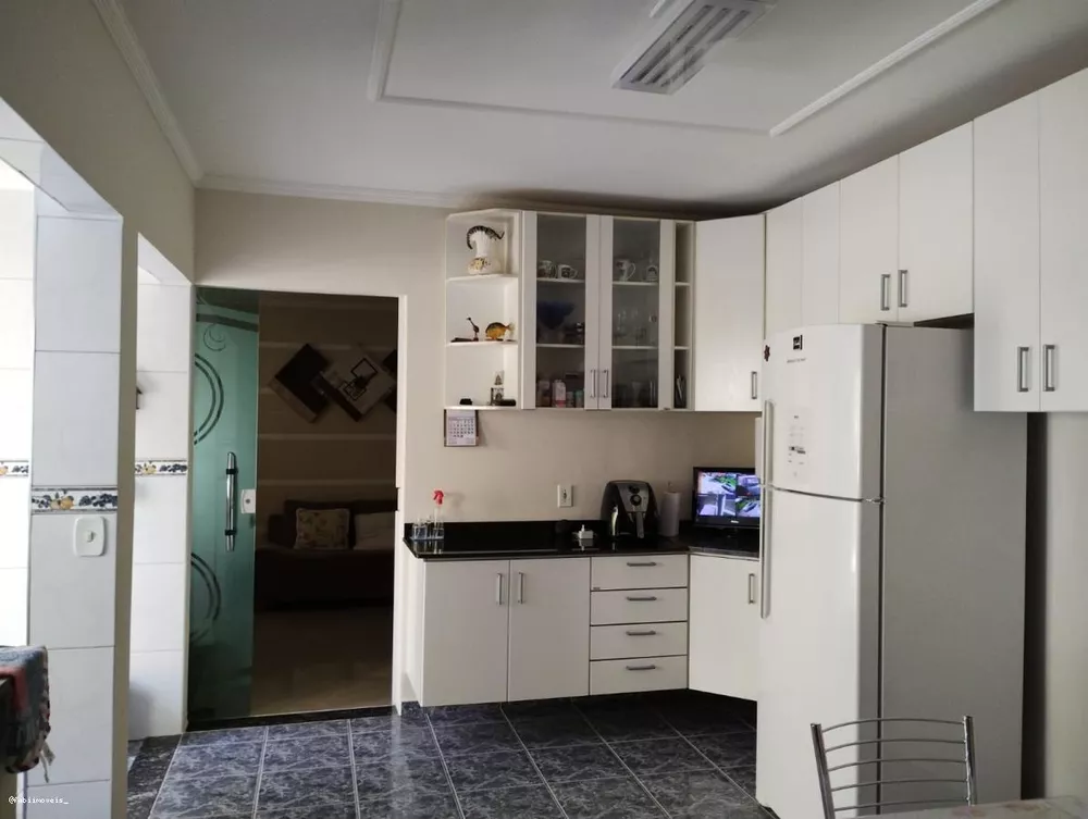 Casa à venda com 4 quartos, 188m² - Foto 3