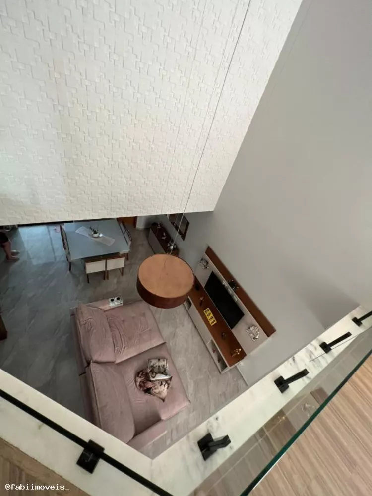 Casa à venda com 3 quartos, 315m² - Foto 1