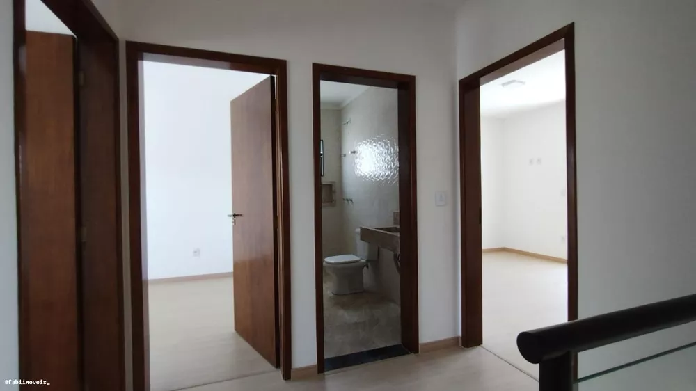 Sobrado à venda com 3 quartos, 126m² - Foto 1