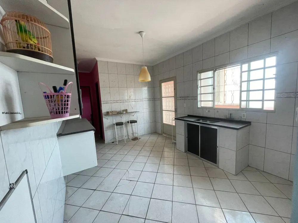 Casa, 4 quartos, 225 m² - Foto 2