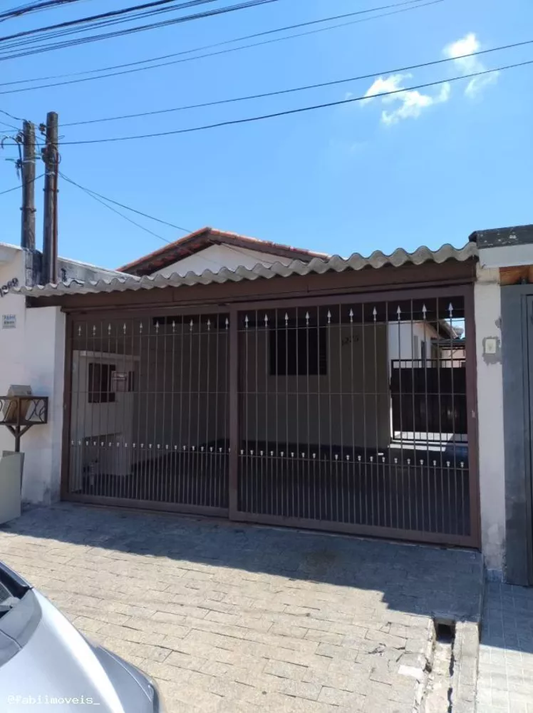 Casa à venda com 2 quartos, 100m² - Foto 1