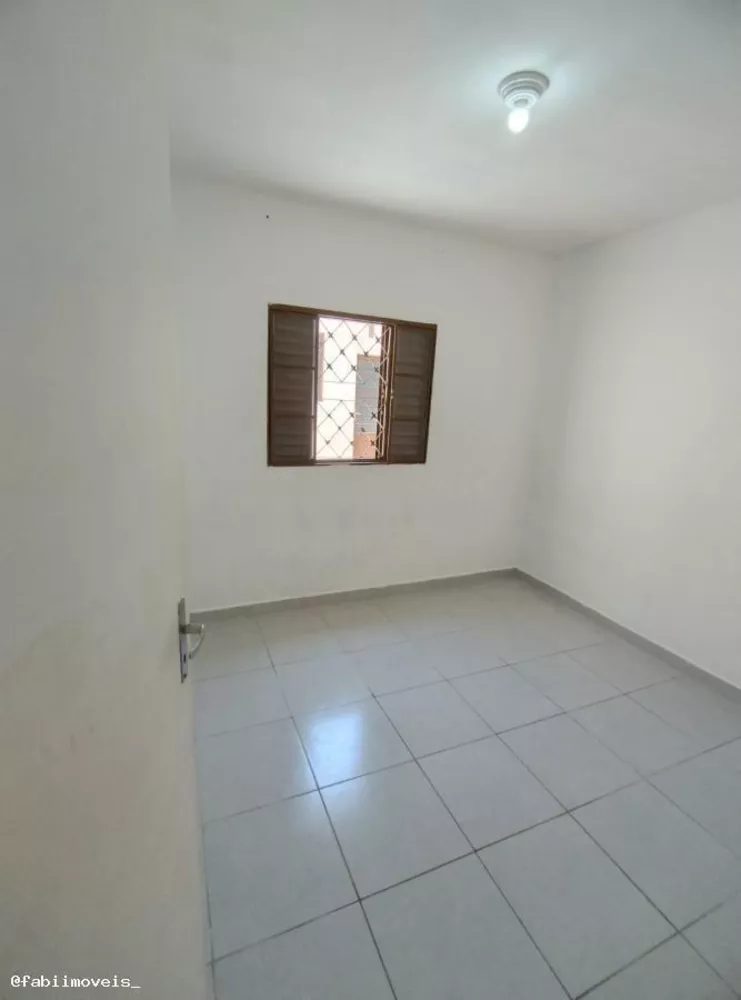 Casa à venda com 2 quartos, 100m² - Foto 3