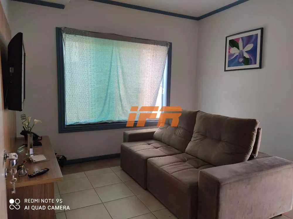 Casa à venda com 3 quartos, 180m² - Foto 2