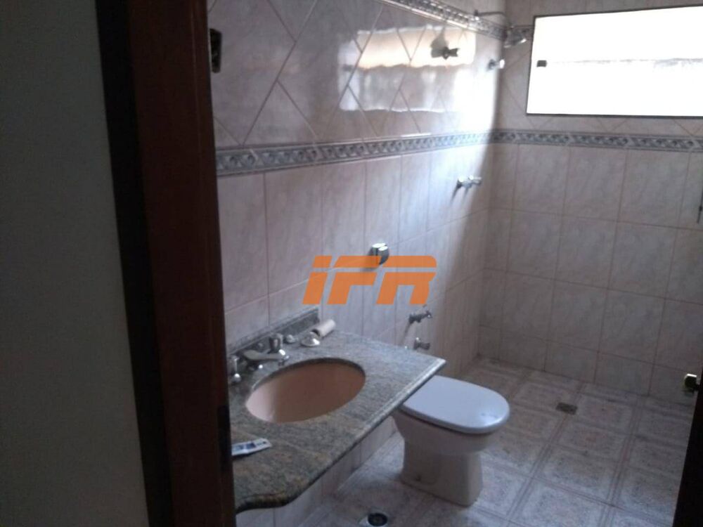 Casa à venda com 3 quartos, 100m² - Foto 4