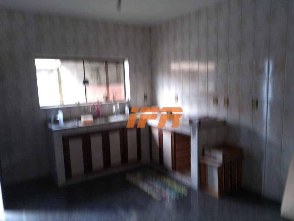 Casa à venda com 3 quartos, 100m² - Foto 2