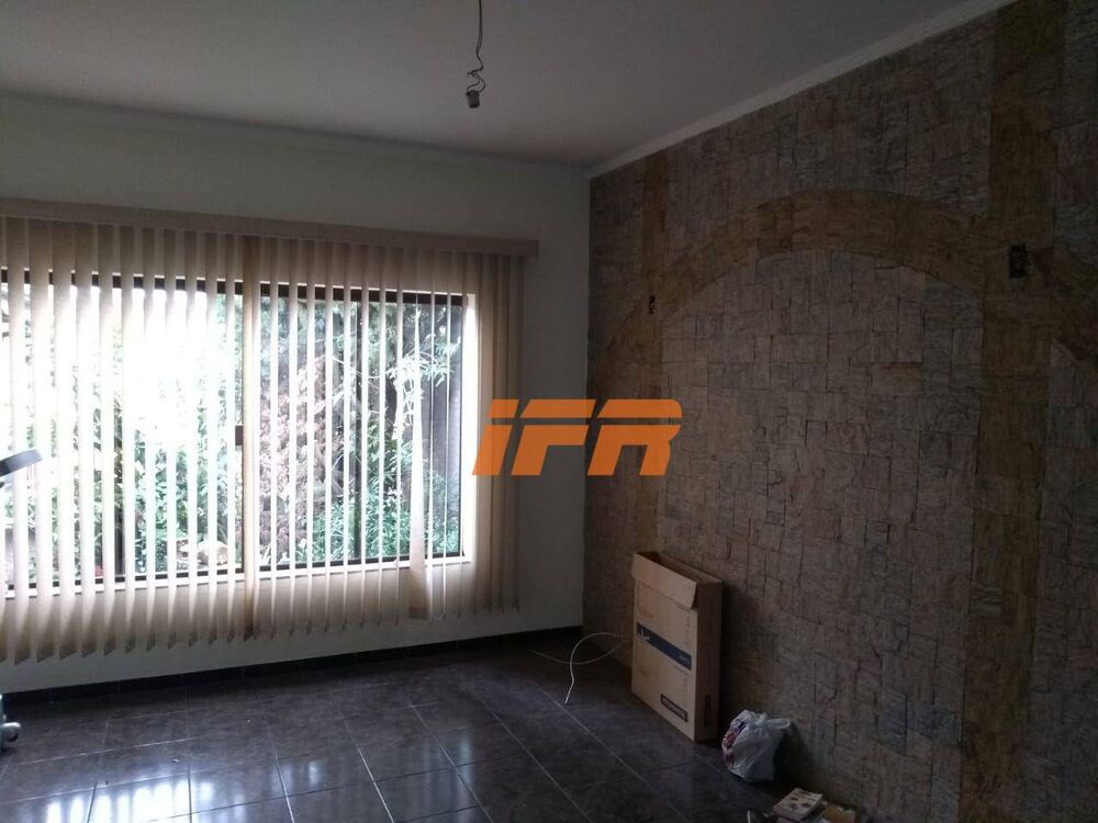 Casa à venda com 3 quartos, 100m² - Foto 1