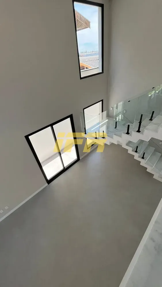 Sobrado, 4 quartos, 247 m² - Foto 1