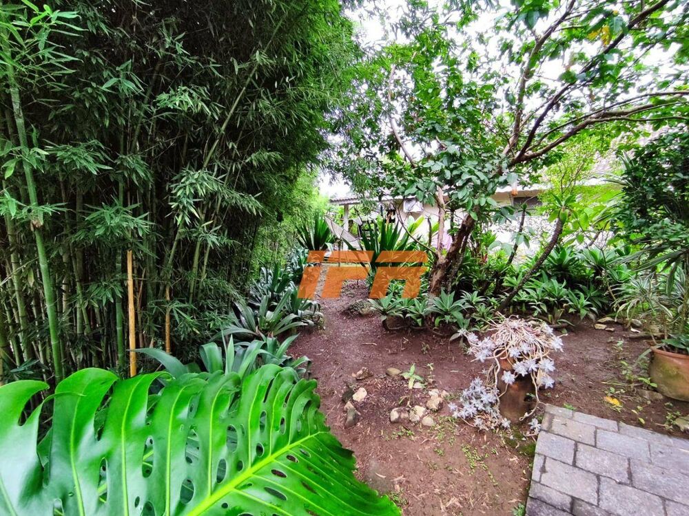 Casa de Condomínio à venda com 4 quartos, 305m² - Foto 4