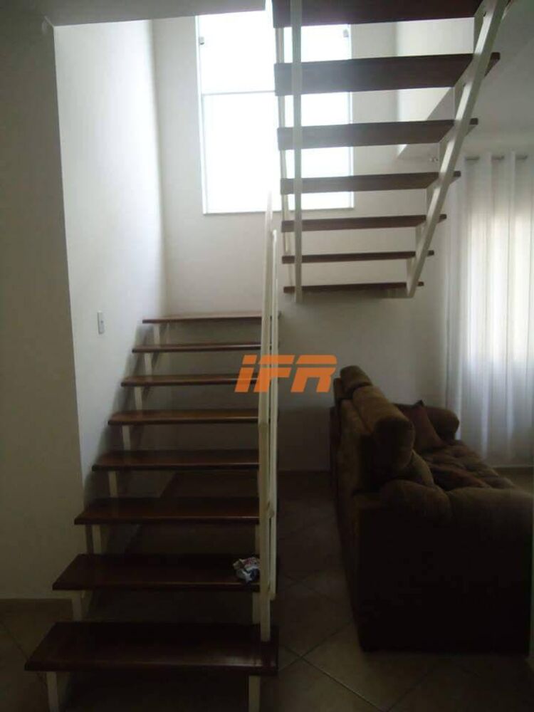 Sobrado à venda com 3 quartos, 220m² - Foto 2