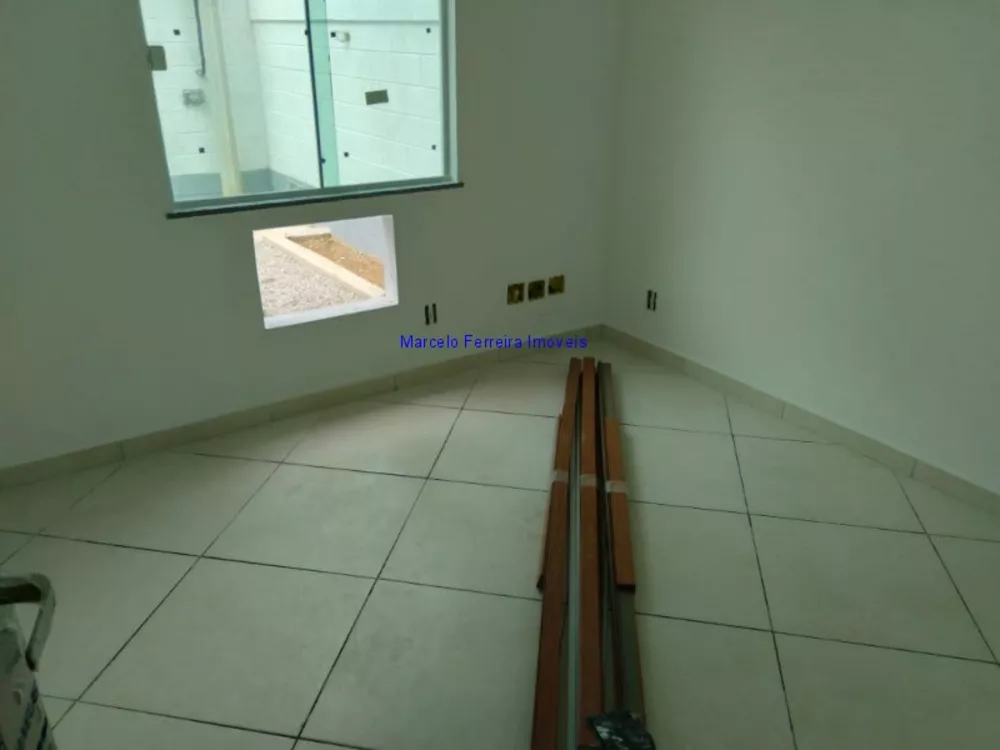 Casa à venda com 2 quartos, 70m² - Foto 5