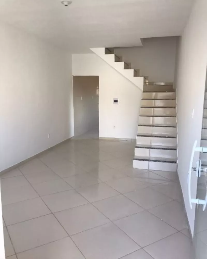 Casa à venda com 2 quartos, 75m² - Foto 4